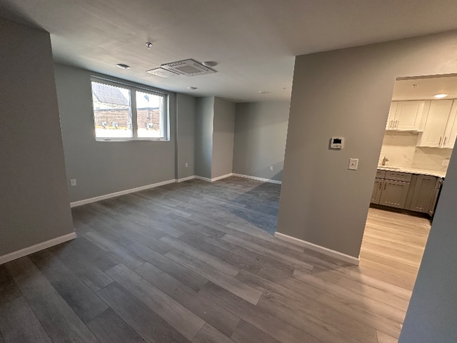 Building Photo - 140 S Easton Rd