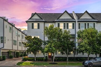 Building Photo - 816 Ennis St