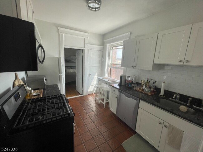 Foto del edificio - 570 Bloomfield Ave