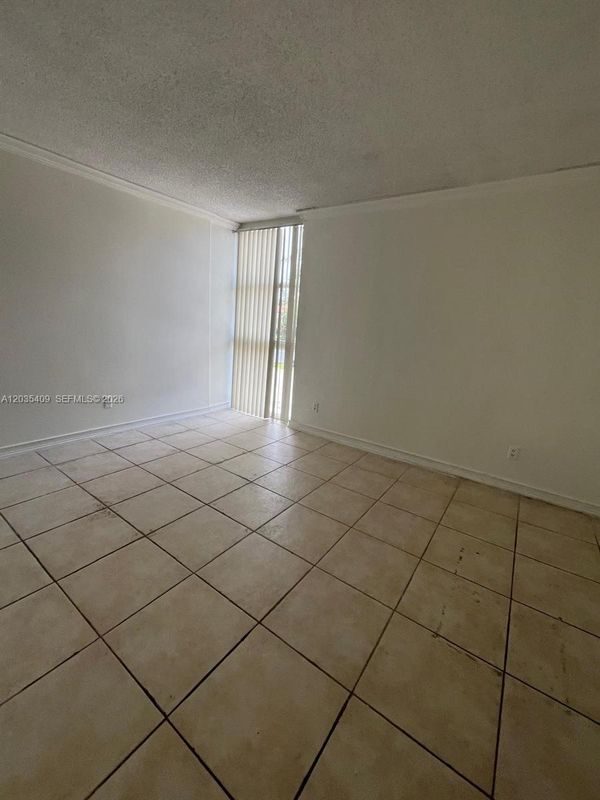 Foto del edificio - 2075 NE 164th St