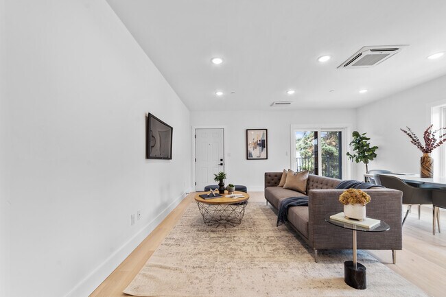 Foto del edificio - 208 Spencer Ave