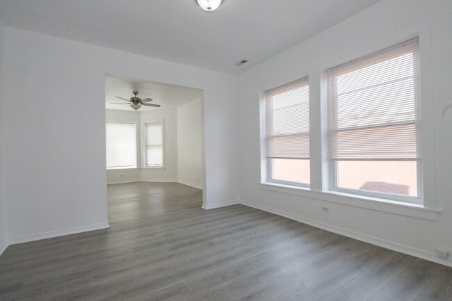 Building Photo - 4702 W Fulton St