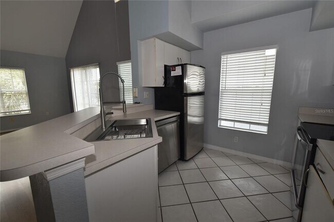 Foto del edificio - 9320 Lake Chase Island Way