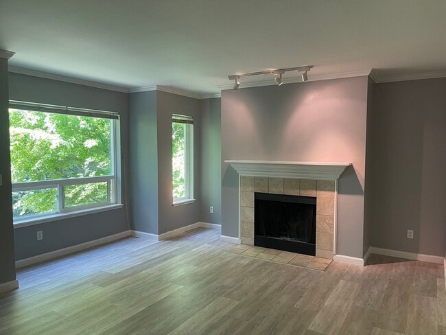 Building Photo - Adorable 2bd Condo in Federal Way