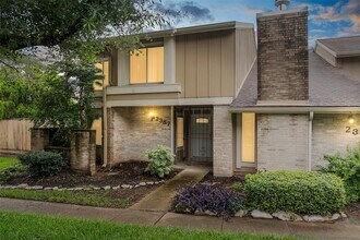 Building Photo - 2387 Crescent Park Dr