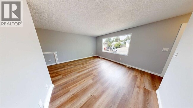 Building Photo - 9509 103 Ave