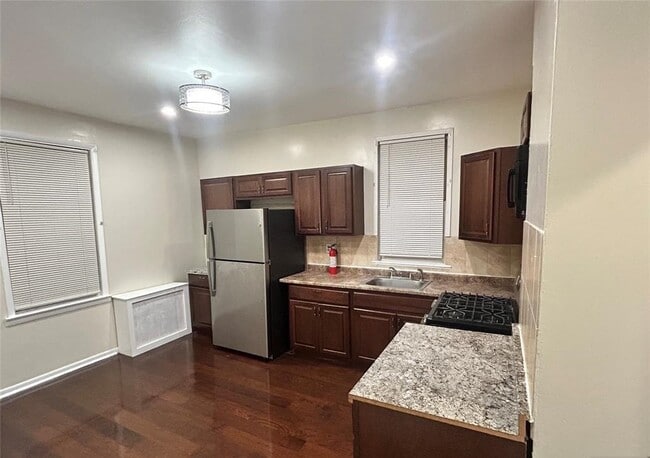 Building Photo - 37 Wilson Ave