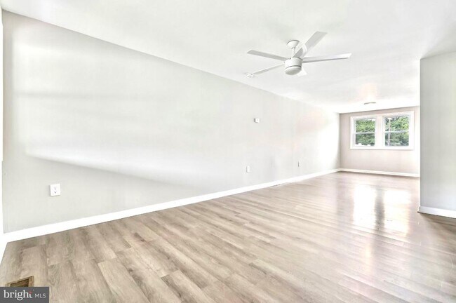 Foto del edificio - 7838 St Boniface Ln