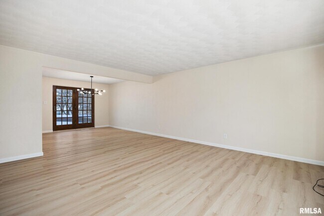 Building Photo - 7414 N Parliament Pl