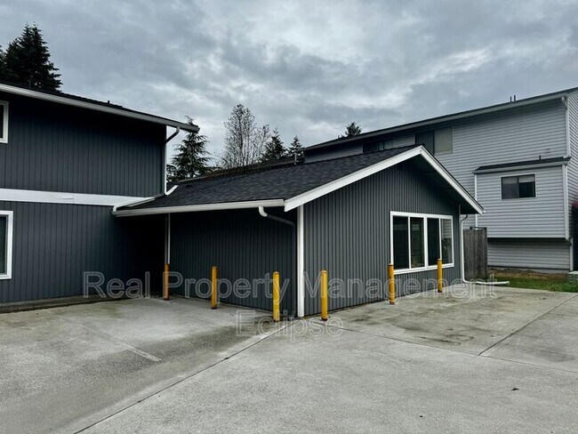 Building Photo - 12601 SE 30th St