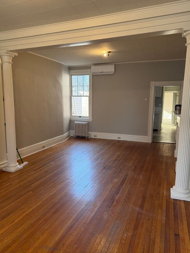 Building Photo - 114 S West St