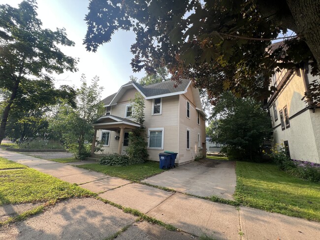 Building Photo - 707 Franklin St