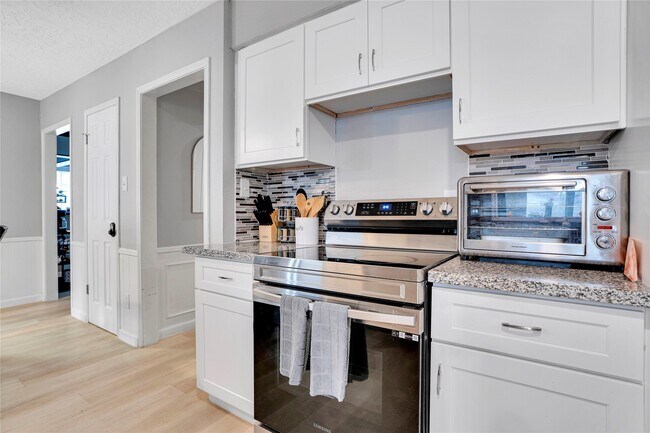 Foto del edificio - 1523 Saddlecreek Dr