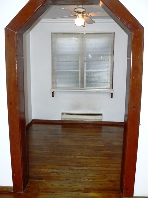 Building Photo - Cute Cottage, Hardwood Floors, Pets OK