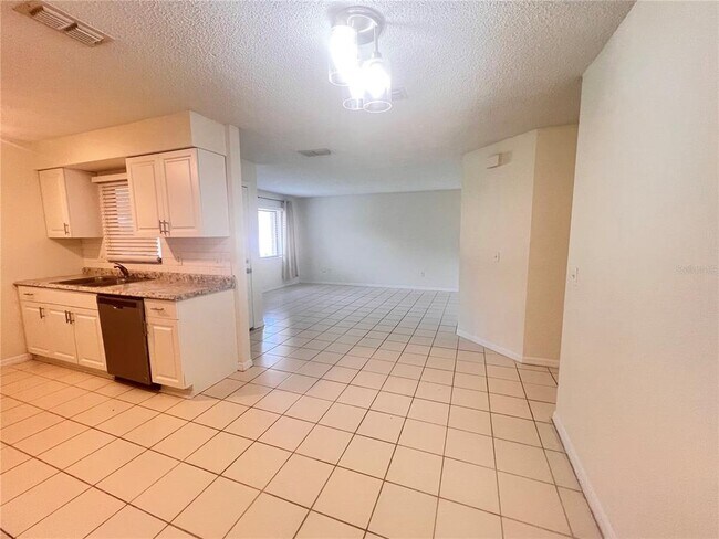 Foto del edificio - 73 Providence Ln