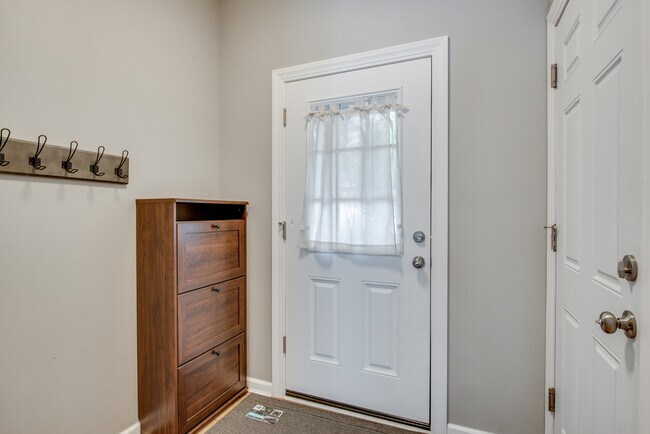 Building Photo - 2527 Bordeaux Ln