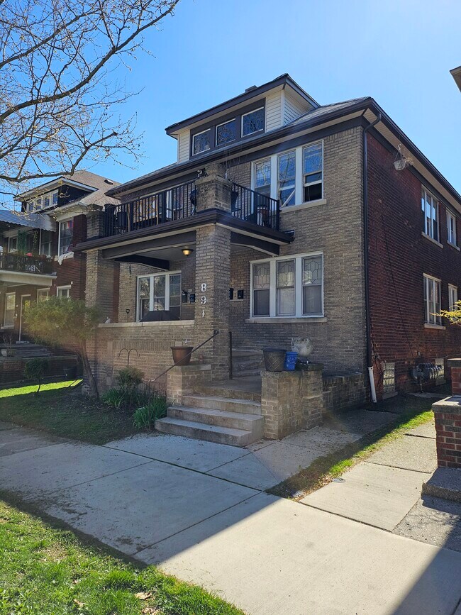 Foto del edificio - 891 Beaconsfield Ave