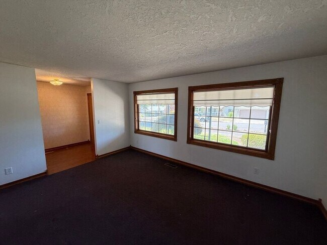 Foto del edificio - 460 SE Conifer Pl