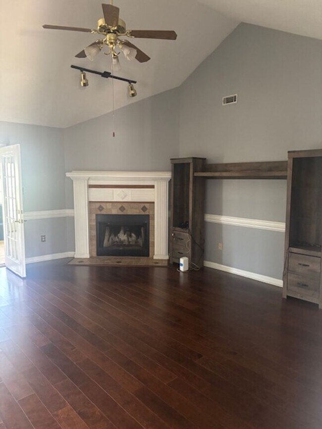 Foto del edificio - 4621 Shadow Moss Ct