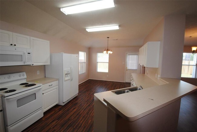 Building Photo - 5302 Cinnamon Lake Dr