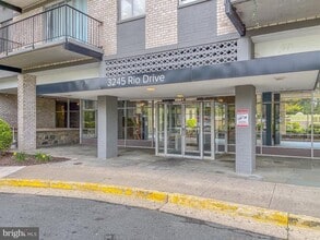 Building Photo - 3245 Rio Dr