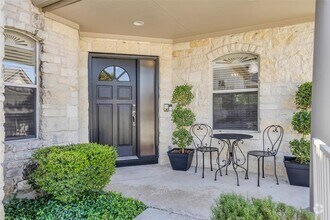 Building Photo - 5511 Oakwood Cove