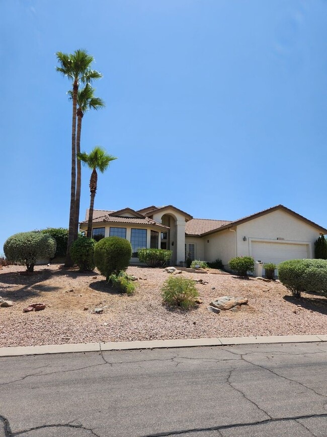 Building Photo - 4 bd 2 bath home on the hill in Fountian H...