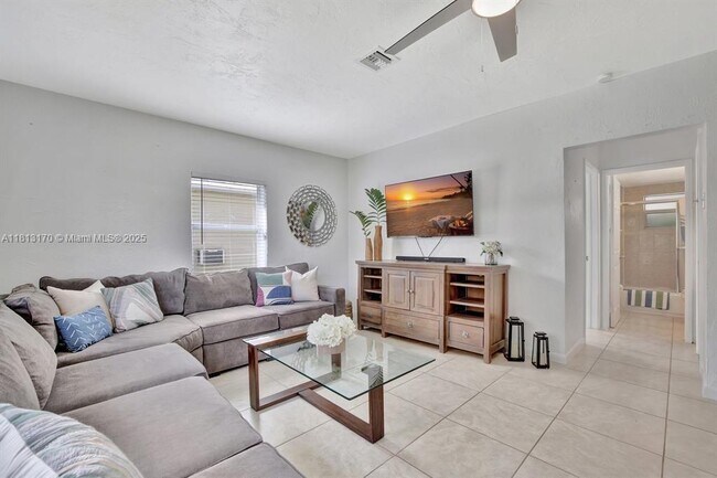 Foto del edificio - 820 N Ocean Blvd