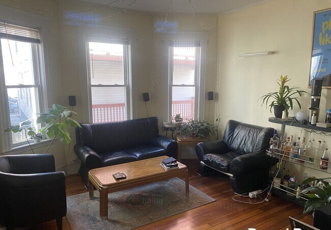 Foto del edificio - 32 Irvington Rd