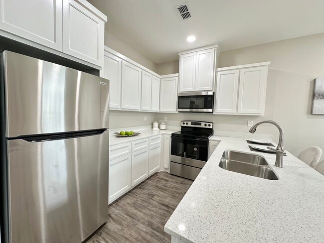 Building Photo - 440 E Acacia St