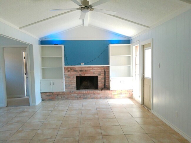 Building Photo - 1822 Volga Dr
