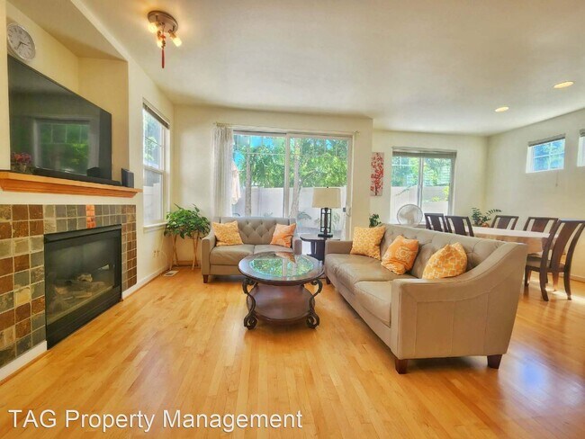 Building Photo - 3 br, 2.5 bath House - 205 Newport Wy NW #B-1