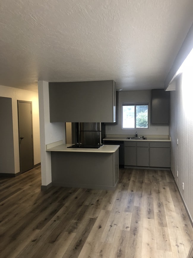 Kitchen - 305 19th St