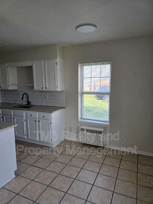 Foto del edificio - 1602 E Kansas City Rd