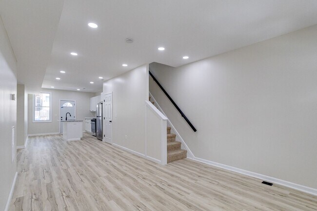 Foto del edificio - Remodeled 3-Bedroom Home with Finished Basement & Modern Upgrades