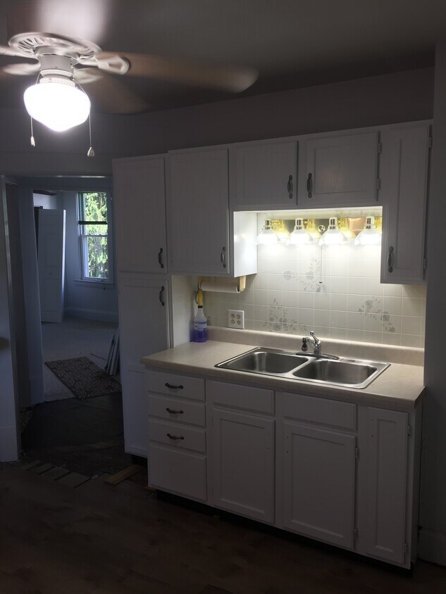 305 S Huron St Unit One bedroom garage ap, Wheeling, WV 26003