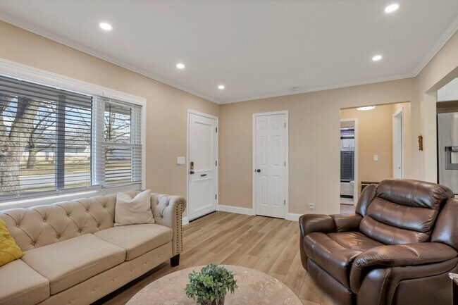Building Photo - 3191 Lotz Dr