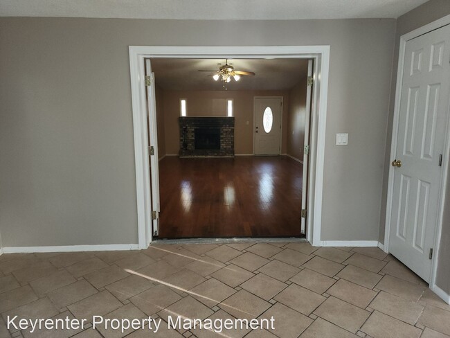 Building Photo - 4 br, 2 bath House - 2711 Julie Ln