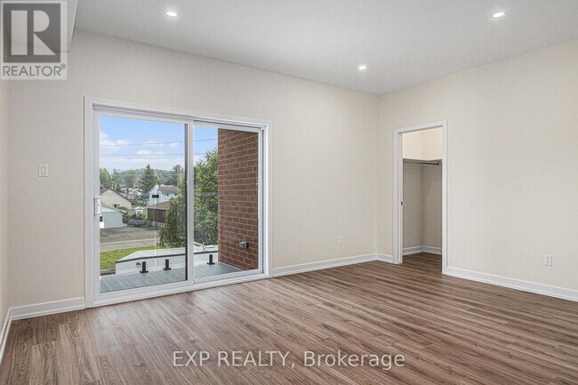 Photo du bâtiment - 897-897 Laurier St