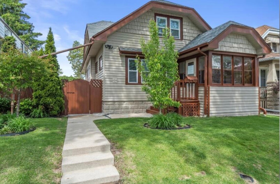 Foto principal - 2049 S 77th St
