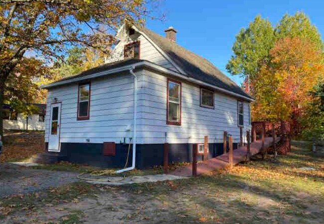 Building Photo - 2593 Norwood St