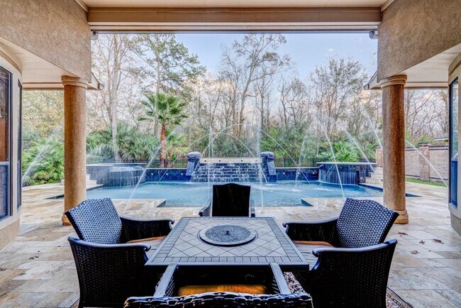 Foto del edificio - 13703 Greenwood Ln S