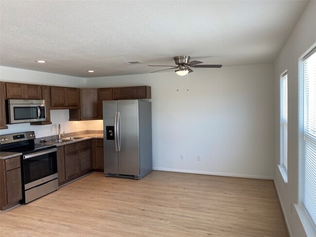 Building Photo - 3722 Putnam Dr