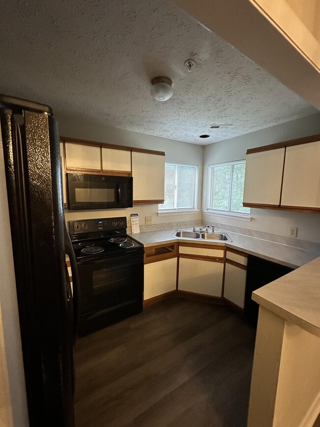 Building Photo - 3371 Galleria Dr