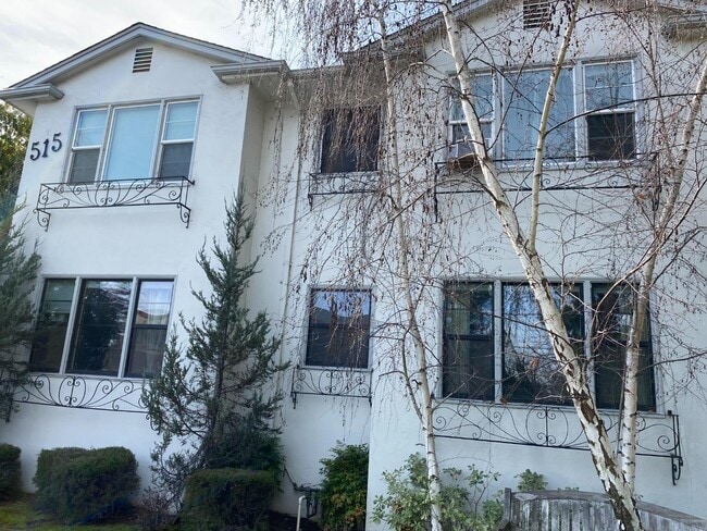 Building Photo - 515 N El Camino Real