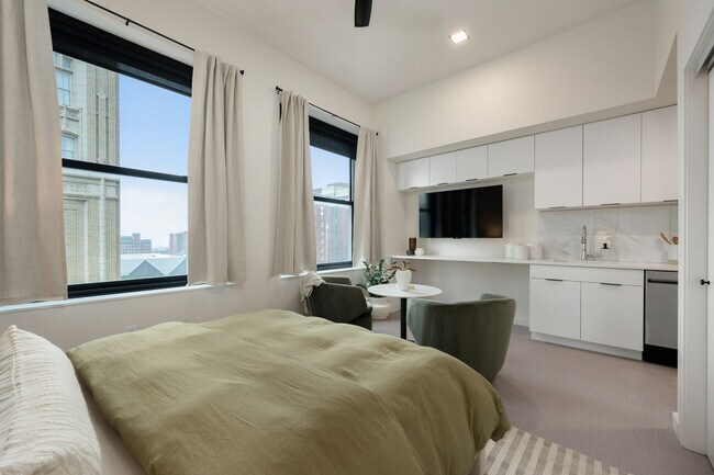 La cocina y la sala de estar de The Rehearsal en Midland Lofts. - Midland Lofts