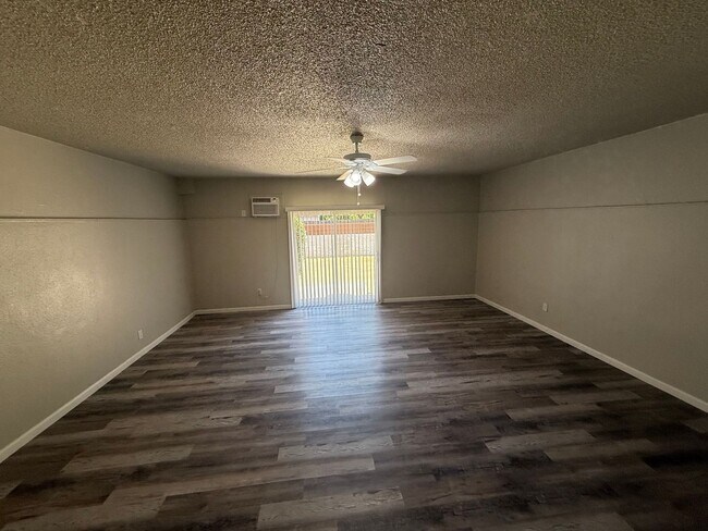 Foto del edificio - APPLY NOW!! 4 BEDROOM HOME!!