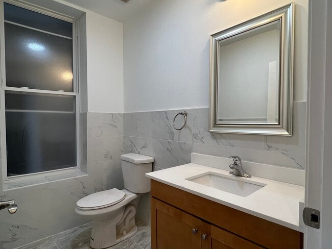 Building Photo - 303 W 24th St