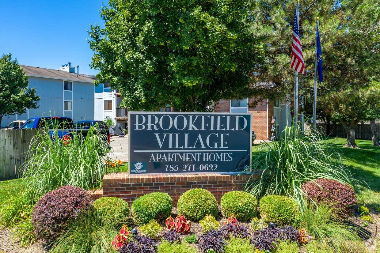 Foto principal - Brookfield Village Apartments