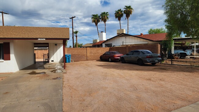 Building Photo - 2016 W Cortez St